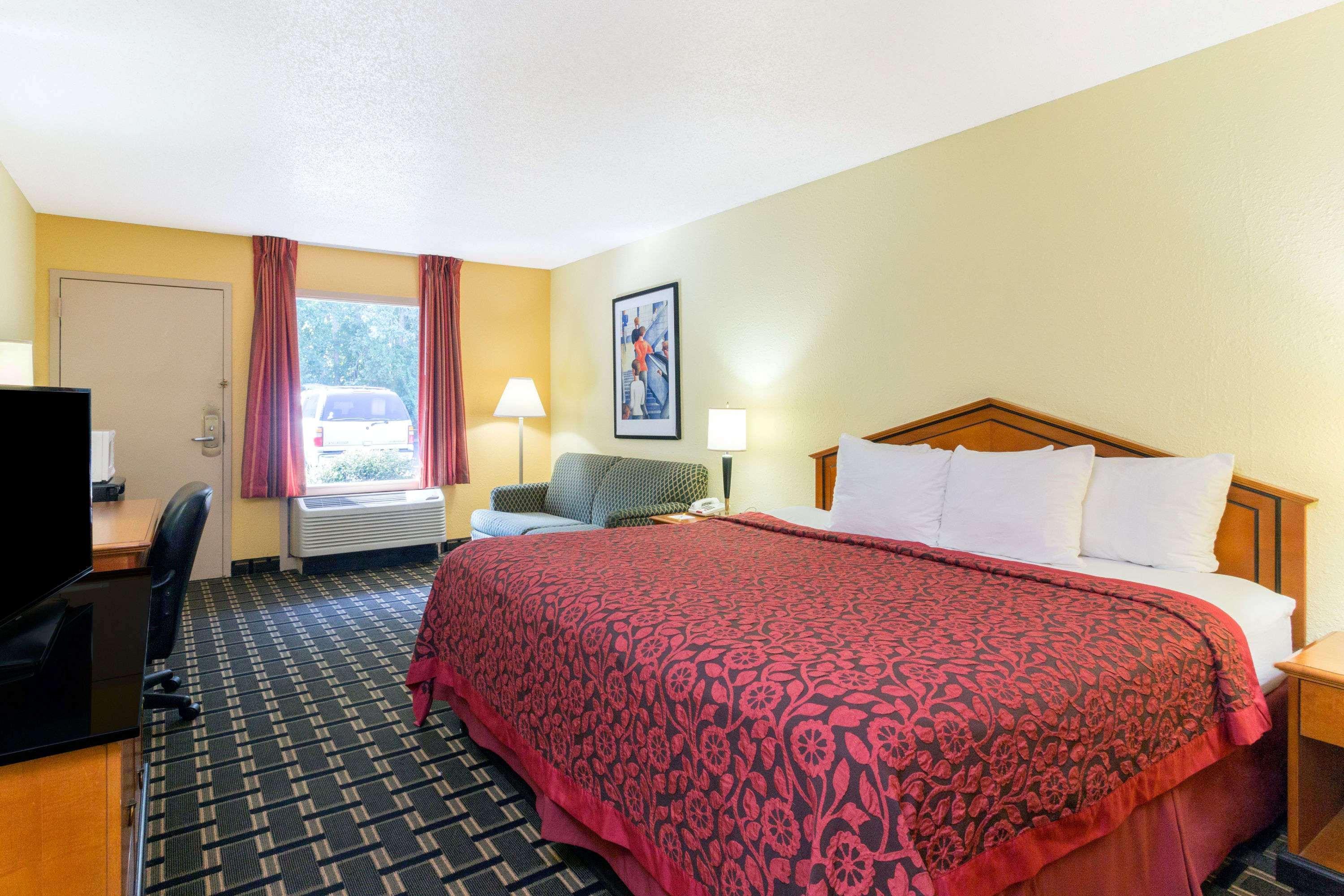 Days Inn By Wyndham Savannah Airport Екстериор снимка