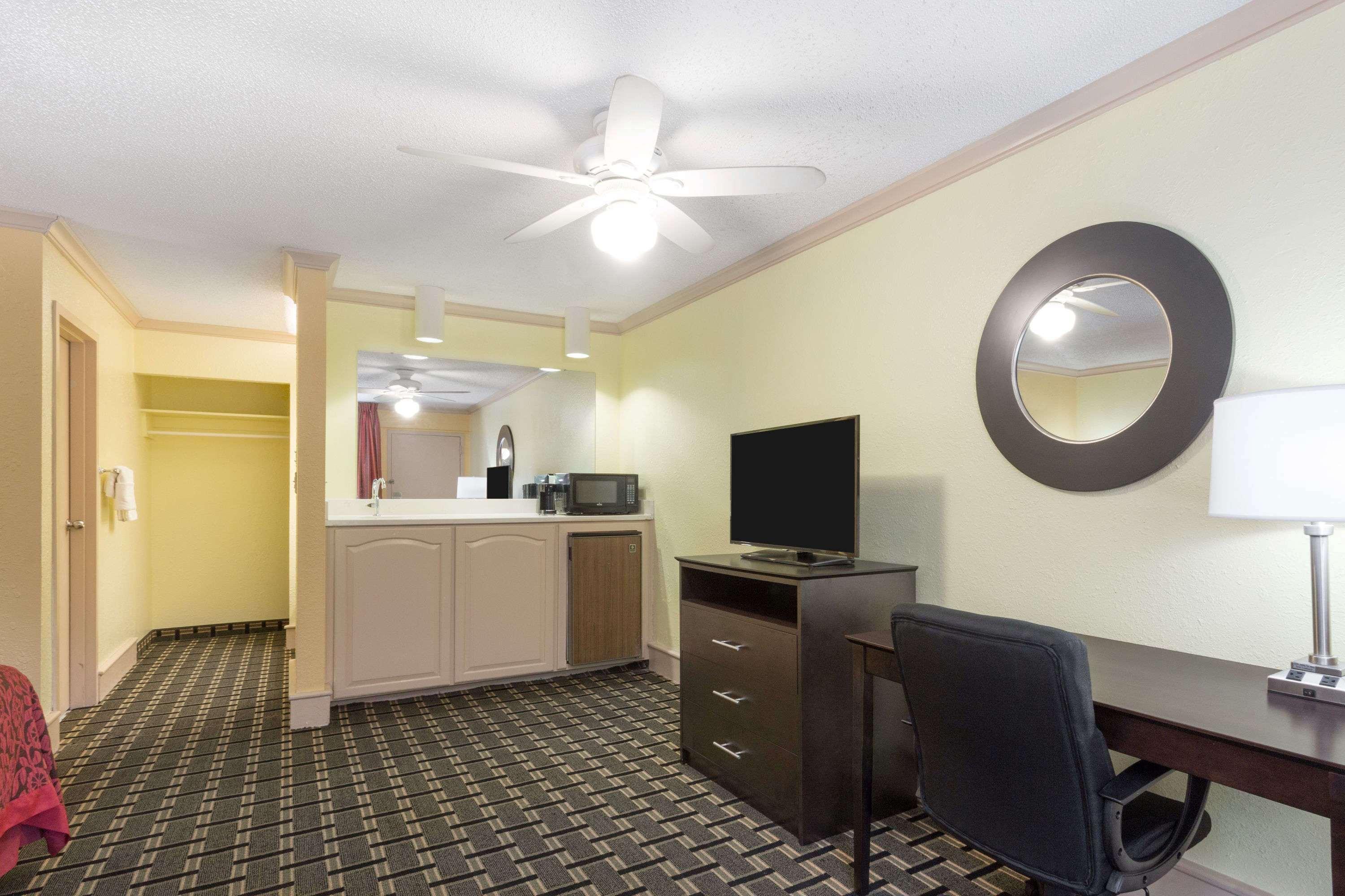 Days Inn By Wyndham Savannah Airport Екстериор снимка