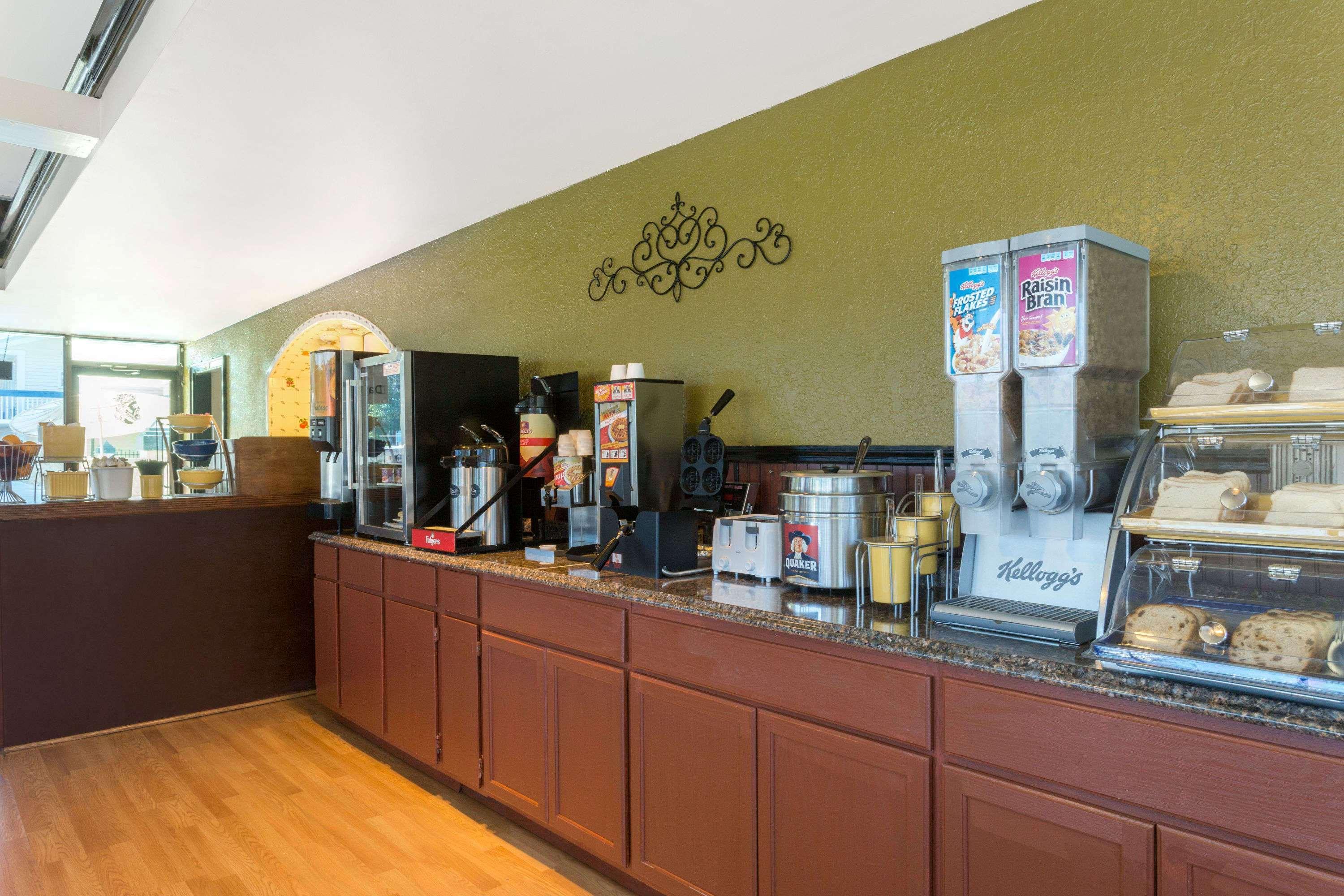 Days Inn By Wyndham Savannah Airport Екстериор снимка